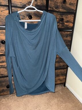 Athleta Tunic Wrap Long Sleeved Blue Size Medium - Athleisure Casual Comfy